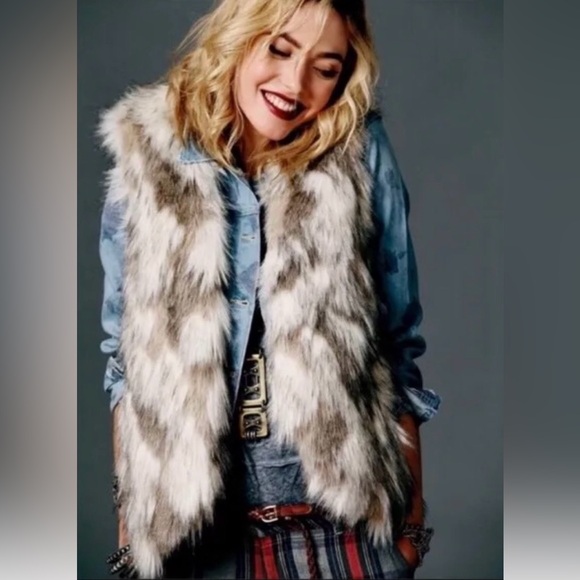 Free People Jackets & Blazers - Free People “Call of the Wild” Reversible Faux Fur Vest, Size small